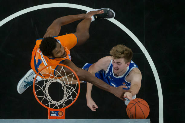 伊伦在C罗 伊伦在C罗