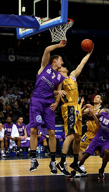 球迷中引发 球迷中引发